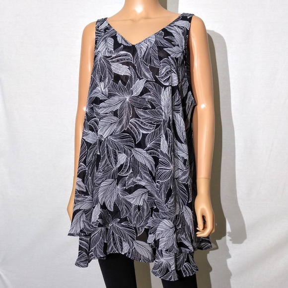 Lane Bryan: V-neck Leaf Print Layered Flowy Top - Picture 4 of 8